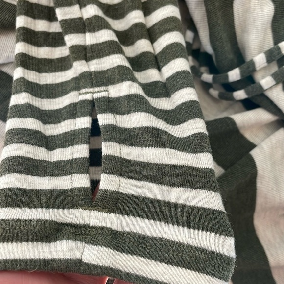 Cabi 3995 Striped Soft Stretch Jersey Knit Playoff Hoodie Pullover Top Sz Small - Picture 11 of 11